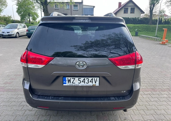 Toyota Sienna cena 68000 przebieg: 228000, rok produkcji 2014 z Oleśnica małe 137